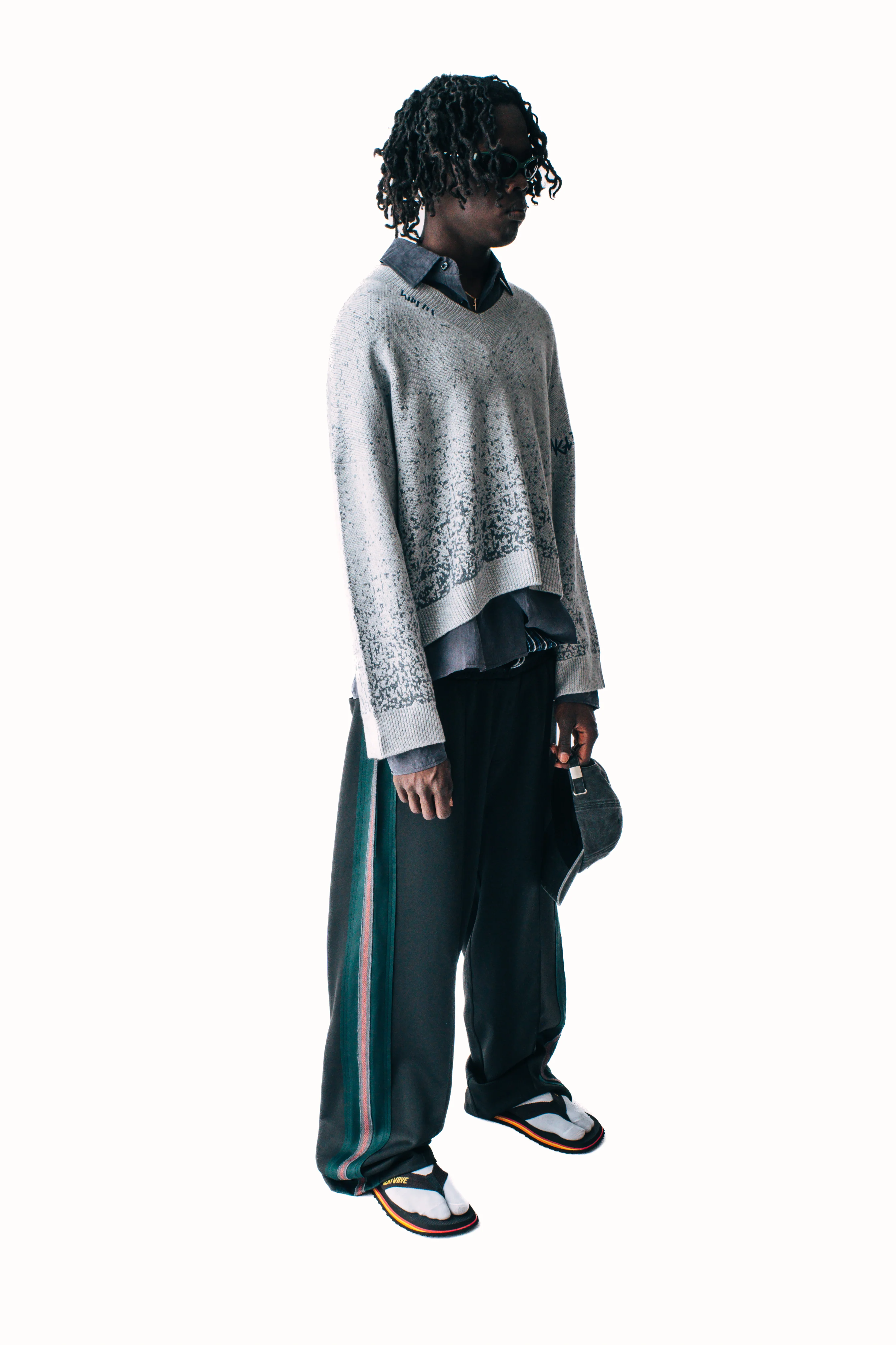 SPECKLE V-NECK SWEATER GREY - Image 4