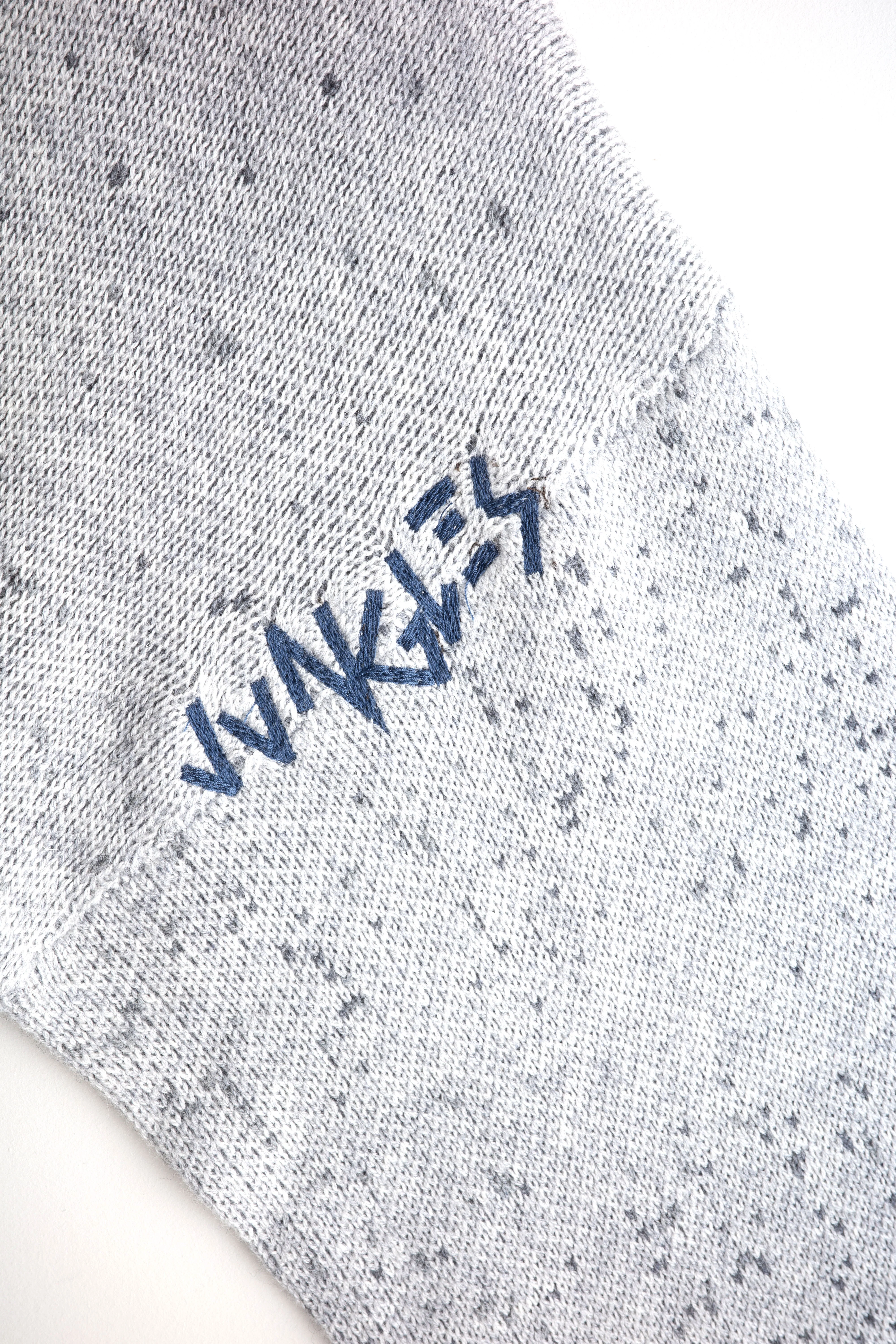 SPECKLE V-NECK SWEATER GREY - Image 9