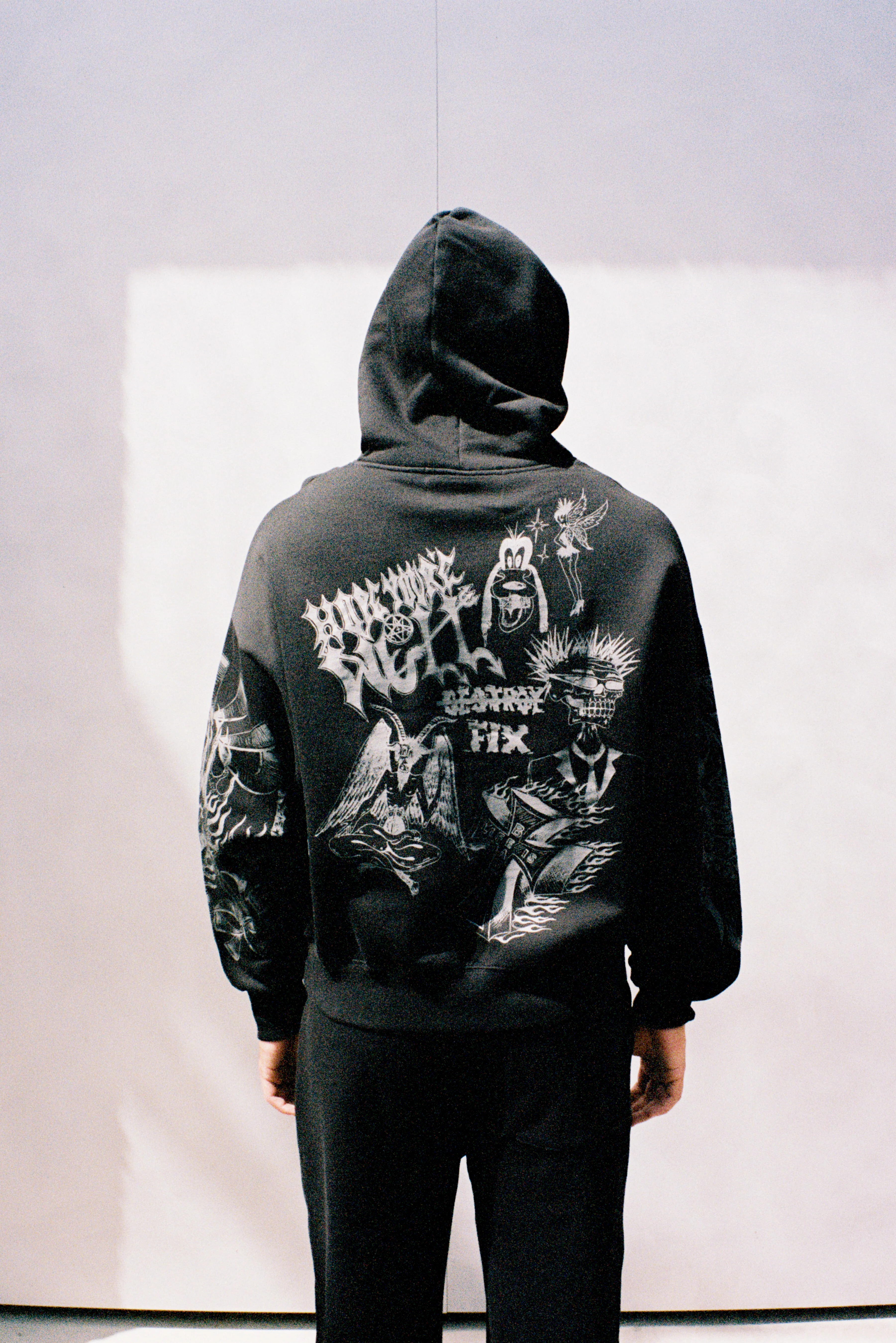 FLAMES & STUFF HOODIE BLACK - Image 4